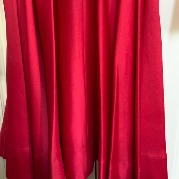 Red dress with beautiful belt - Picture 6 of 6